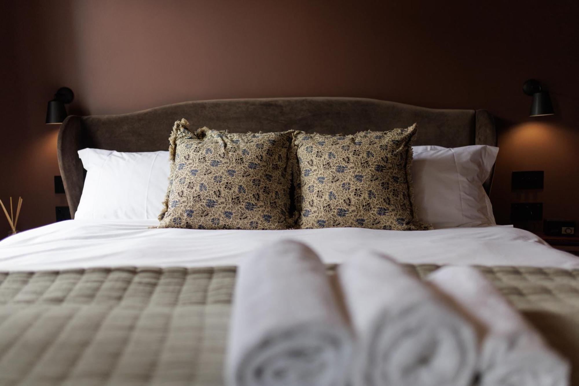 The Silk Rooms, At The Freemasons Inn Натсфорд Екстер'єр фото